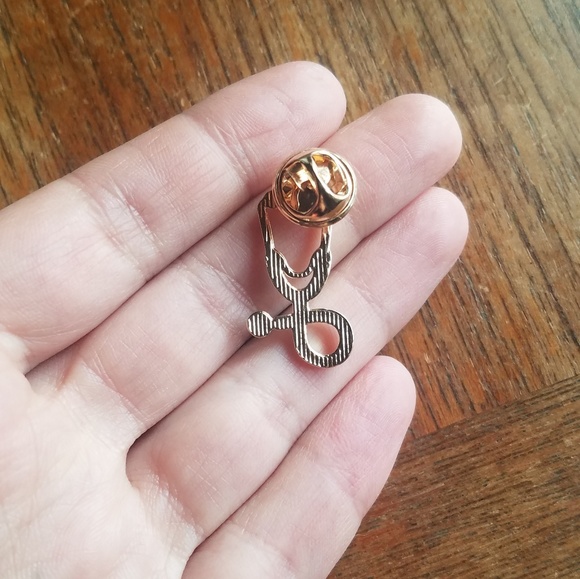 NWOT Adorable Gold Stethoscope Pin - Picture 12 of 12